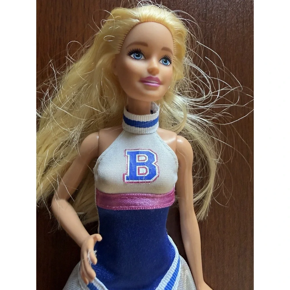 2015 Mattel Cheerleader Barbie Doll‎ Barbie University Outfit